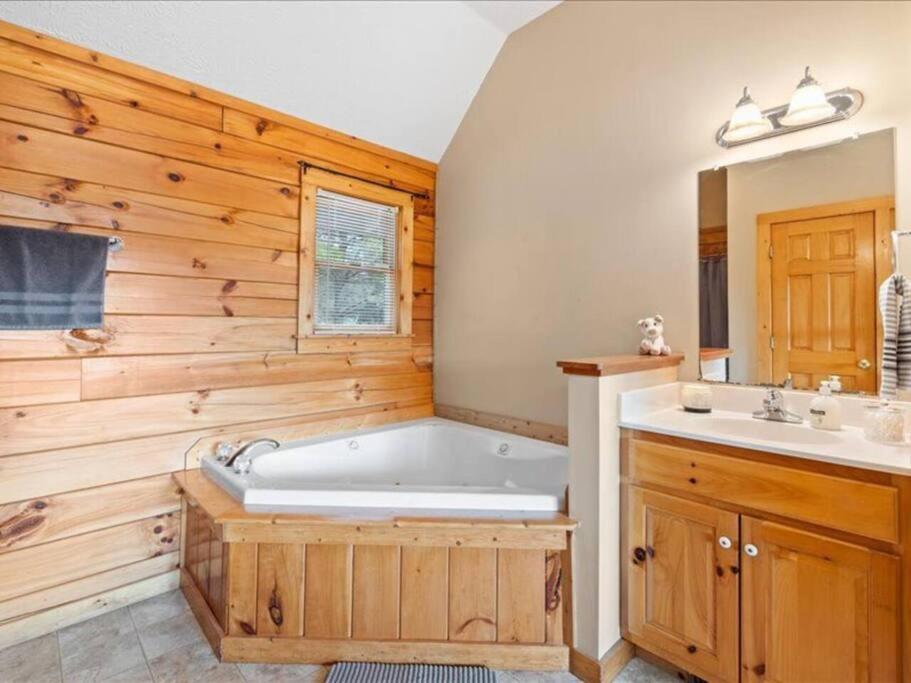 Breathtaking Views Of The Smokies, 3 Mins To Gatlinburg Villa Exterior photo