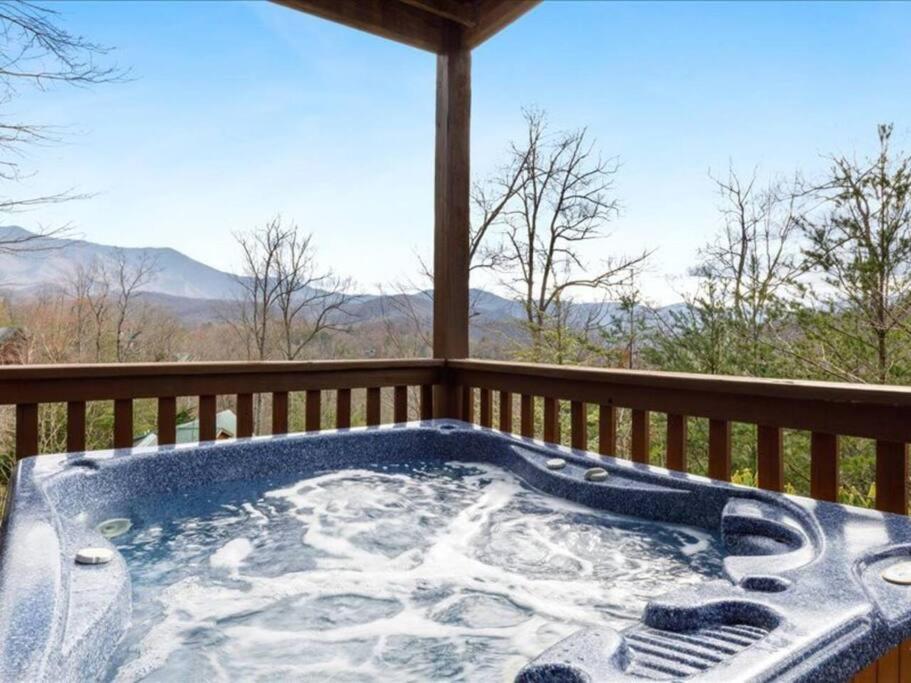 Breathtaking Views Of The Smokies, 3 Mins To Gatlinburg Villa Exterior photo