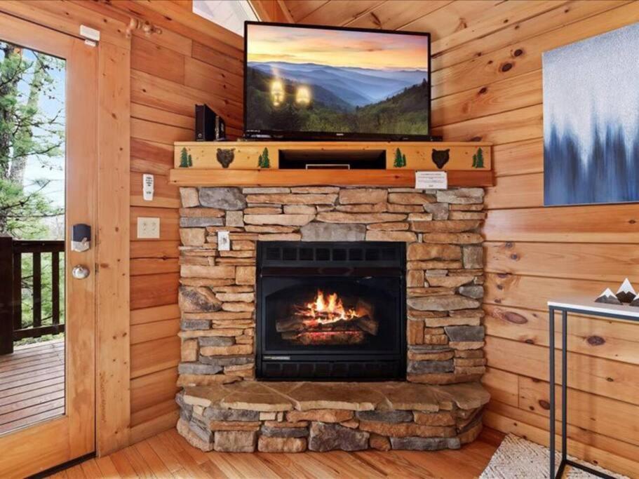 Breathtaking Views Of The Smokies, 3 Mins To Gatlinburg Villa Exterior photo