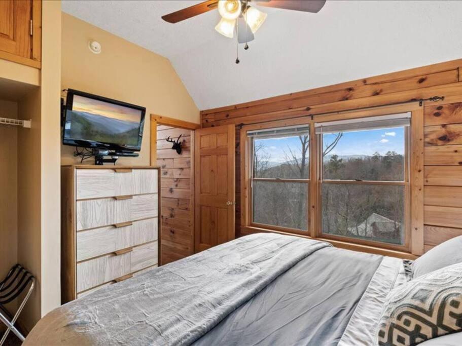 Breathtaking Views Of The Smokies, 3 Mins To Gatlinburg Villa Exterior photo