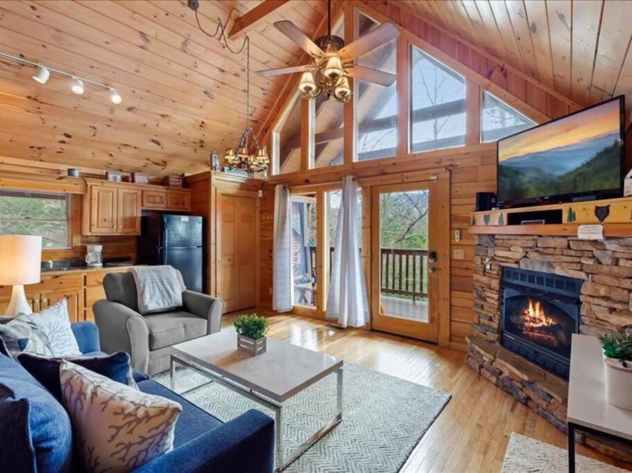 Breathtaking Views Of The Smokies, 3 Mins To Gatlinburg Villa Exterior photo