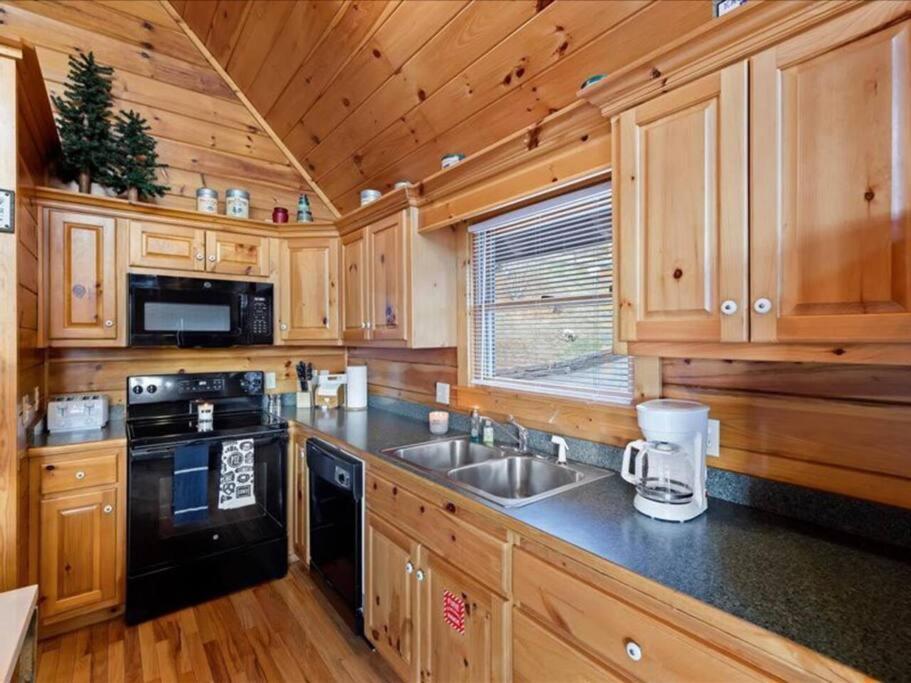 Breathtaking Views Of The Smokies, 3 Mins To Gatlinburg Villa Exterior photo