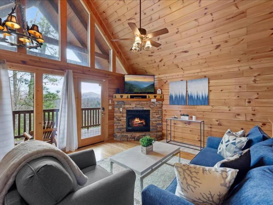 Breathtaking Views Of The Smokies, 3 Mins To Gatlinburg Villa Exterior photo